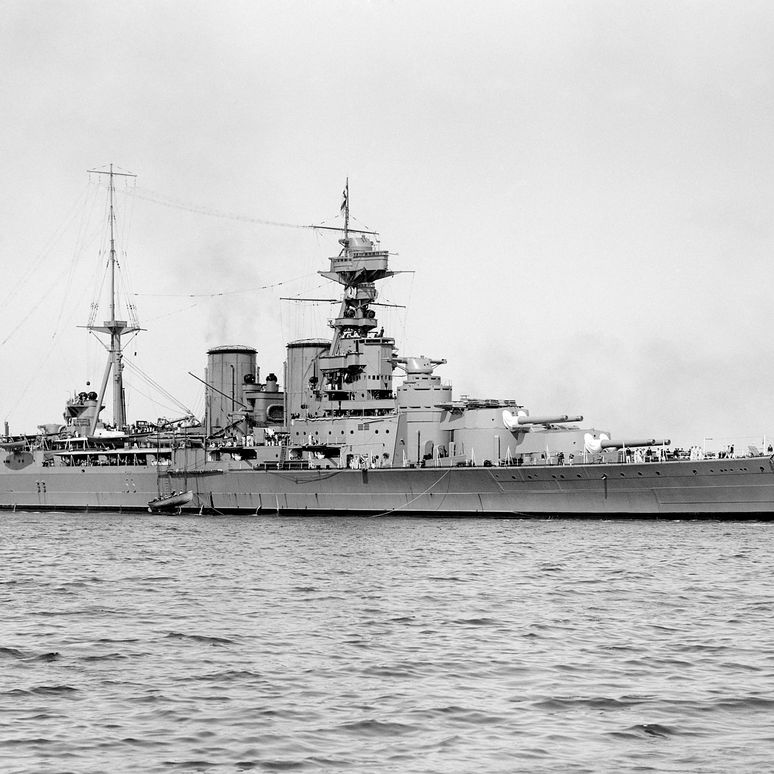 1920px-HMS_Hood_(51)_-_March_17,_1924