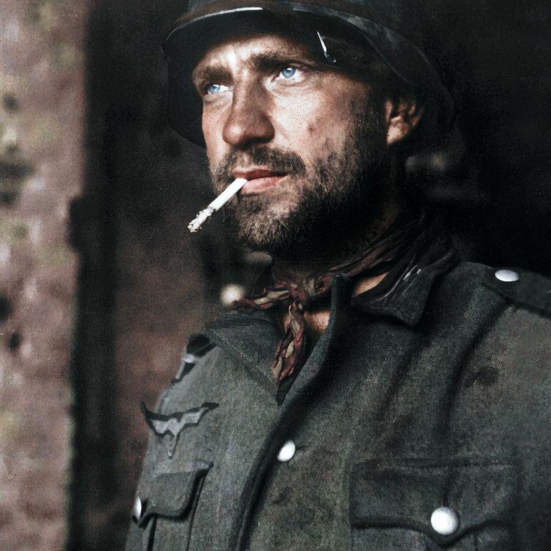 A_battle-hardened_German_soldier_in_Stalingrad,_27_November_1942._(488