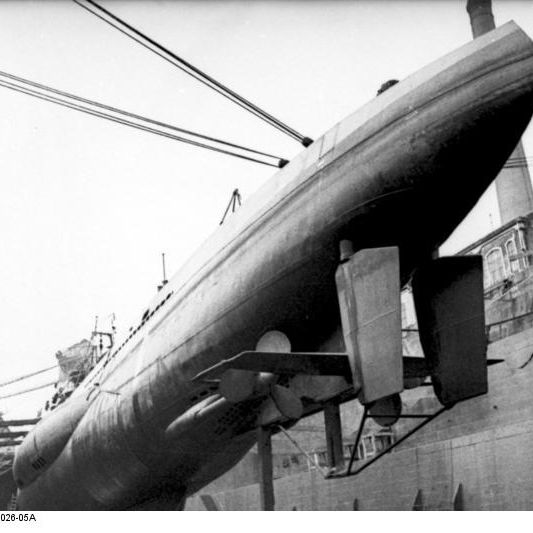 Bundesarchiv_Bild_101II-MW-2026-05A,_Frankreich,_U-Boot_im_Dock