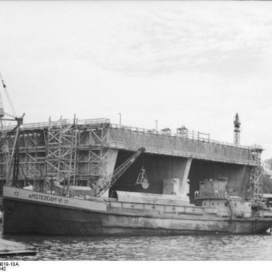 Bundesarchiv_Bild_101II-MW-4019-10A,_Frankreich,_U-Bootbunker