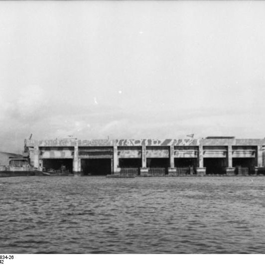 Bundesarchiv_Bild_101II-MW-6834-26,_Frankreich,_U-Boot-Bunker