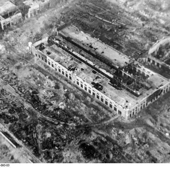 Bundesarchiv_Bild_146-1978-093-03,_Stalingrad,_zertörte_Industrieanlag