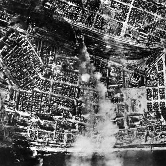 Bundesarchiv_Bild_183-B22081,_Russland,_Kampf_um_Stalingrad,_Luftangri