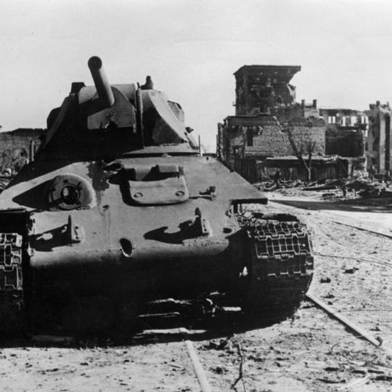 Bundesarchiv_Bild_183-B22359,_Russland,_Kampf_um_Stalingrad,_Panzer_T3