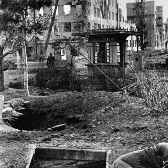 Bundesarchiv_Bild_183-B22436,_Russland,_Kampf_um_Stalingrad,_Ruinen