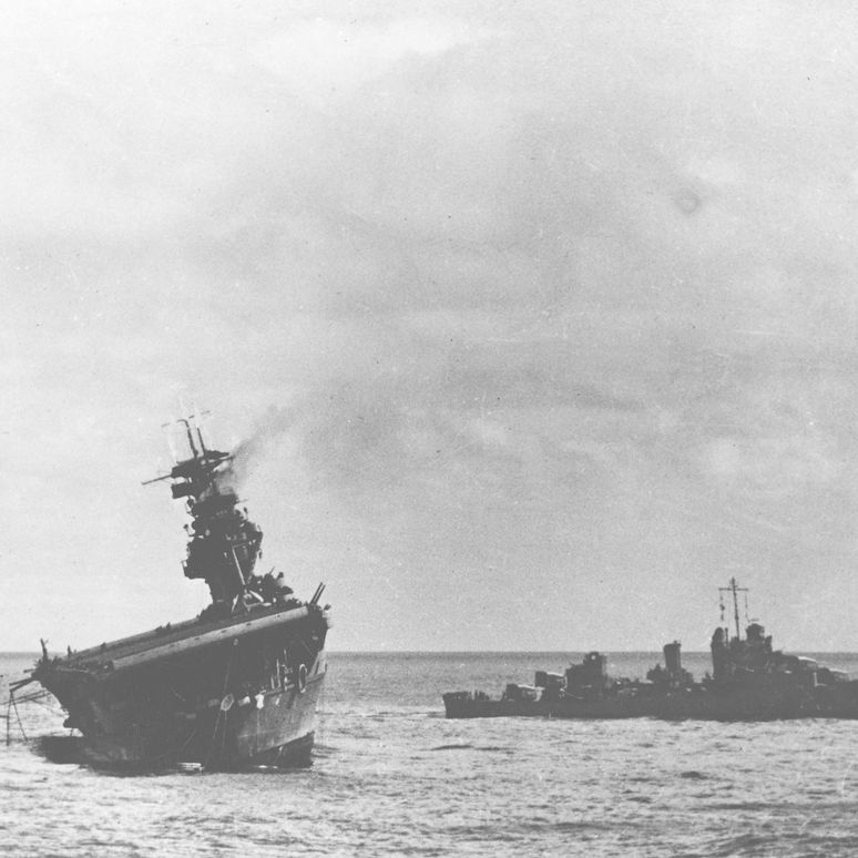 Sinking_of_the_USS_Yorktown_(CV-5)_01