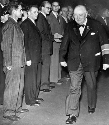Churchill-klubben mødte Winston Churchill, som gruppen er opkaldt efter, i KB Hallen i 1950, da han var på officielt besøg i 