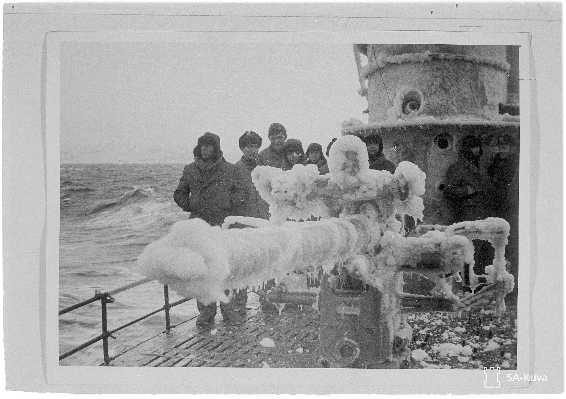 1920px-Saksalaisia_sukellusveneitä_Jäämerellä_(sa-kuva.sa-kuva-157310)