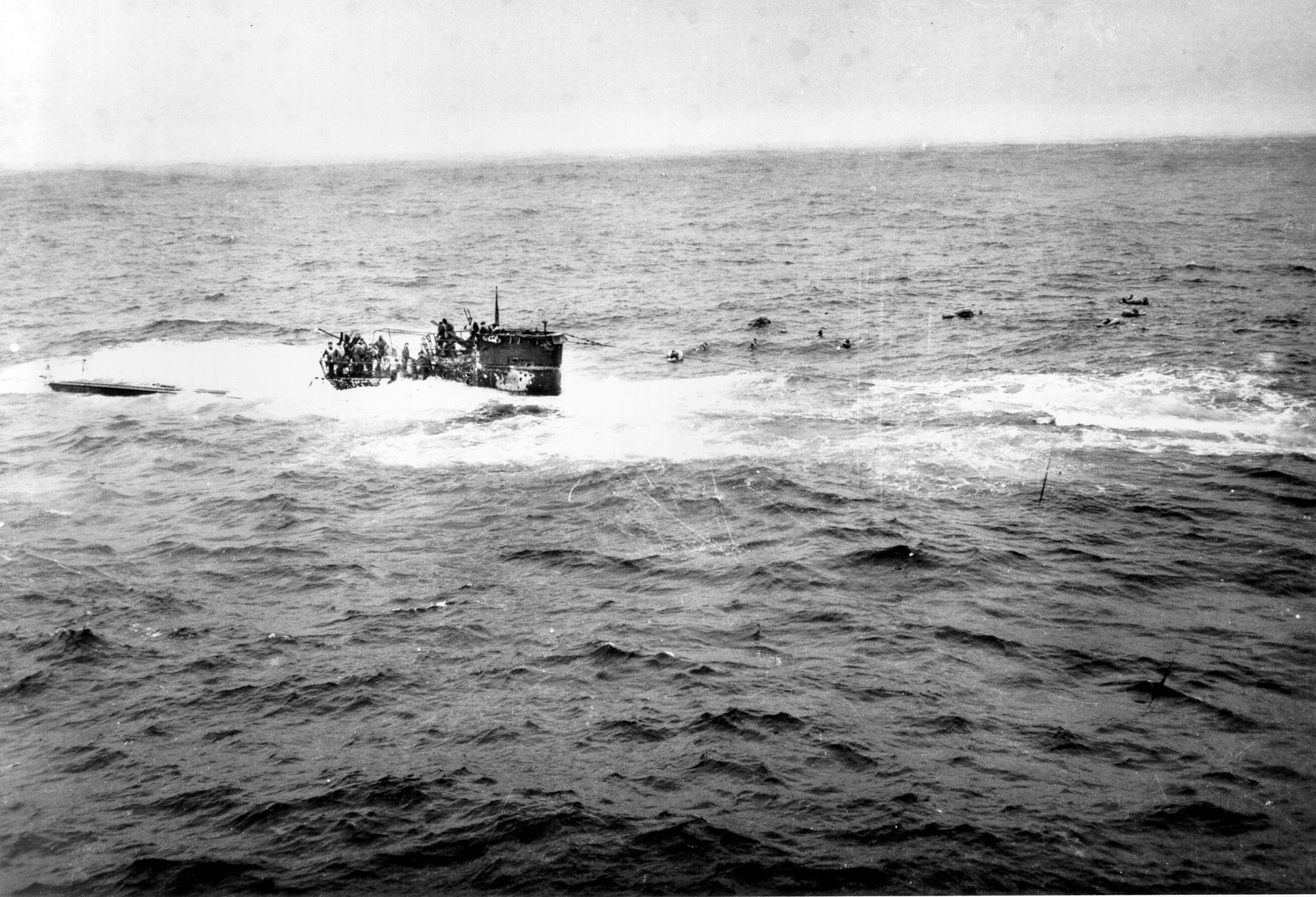 1920px-U-550_crew_abandons_ship