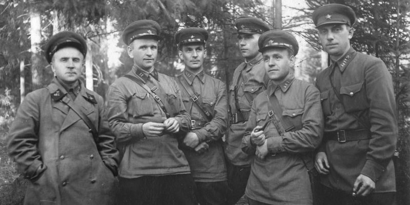 1942._July_22._Officers_at_the_training_ground._Leningrad_Front
