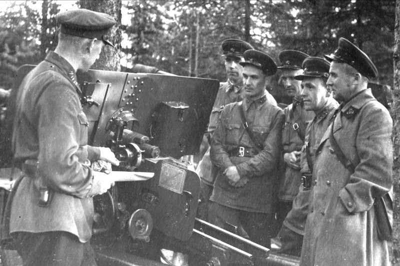 1942._Officers_at_the_training_ground._Leningrad_Front