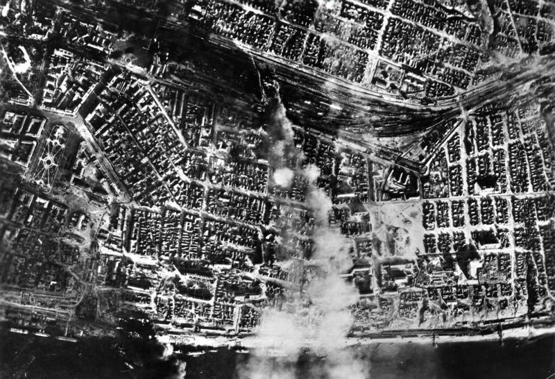 Bundesarchiv_Bild_183-B22081,_Russland,_Kampf_um_Stalingrad,_Luftangri