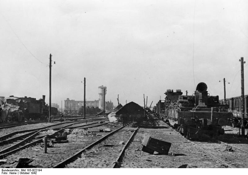 Bundesarchiv_Bild_183-B22194,_Russland,_Kampf_um_Stalingrad,_Bahnanlag