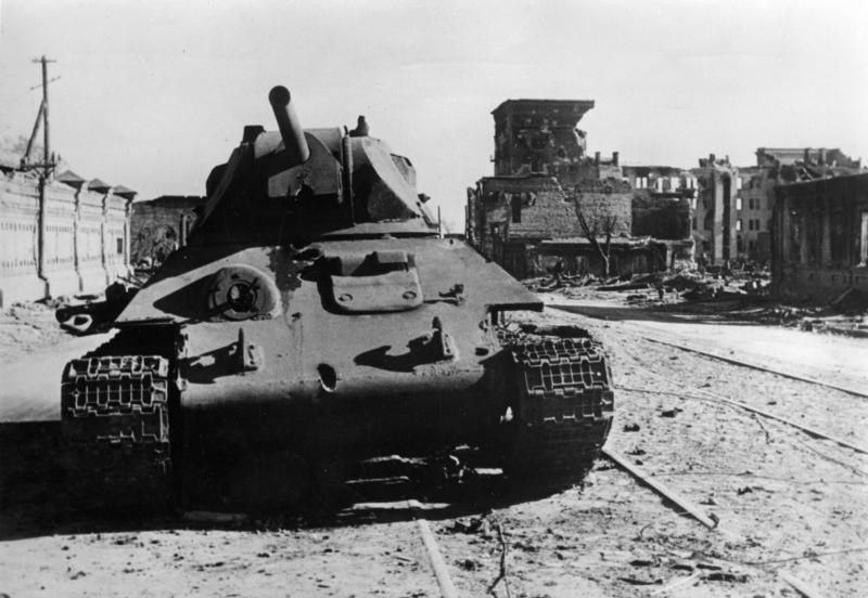 Bundesarchiv_Bild_183-B22359,_Russland,_Kampf_um_Stalingrad,_Panzer_T3
