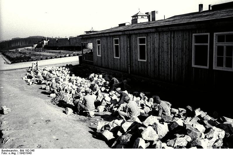 Bundesarchiv_Bild_192-345,_KZ_Mauthausen,_Werkstattbaracke