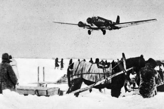 Ju_52_approaching_Stalingrad_late_1942