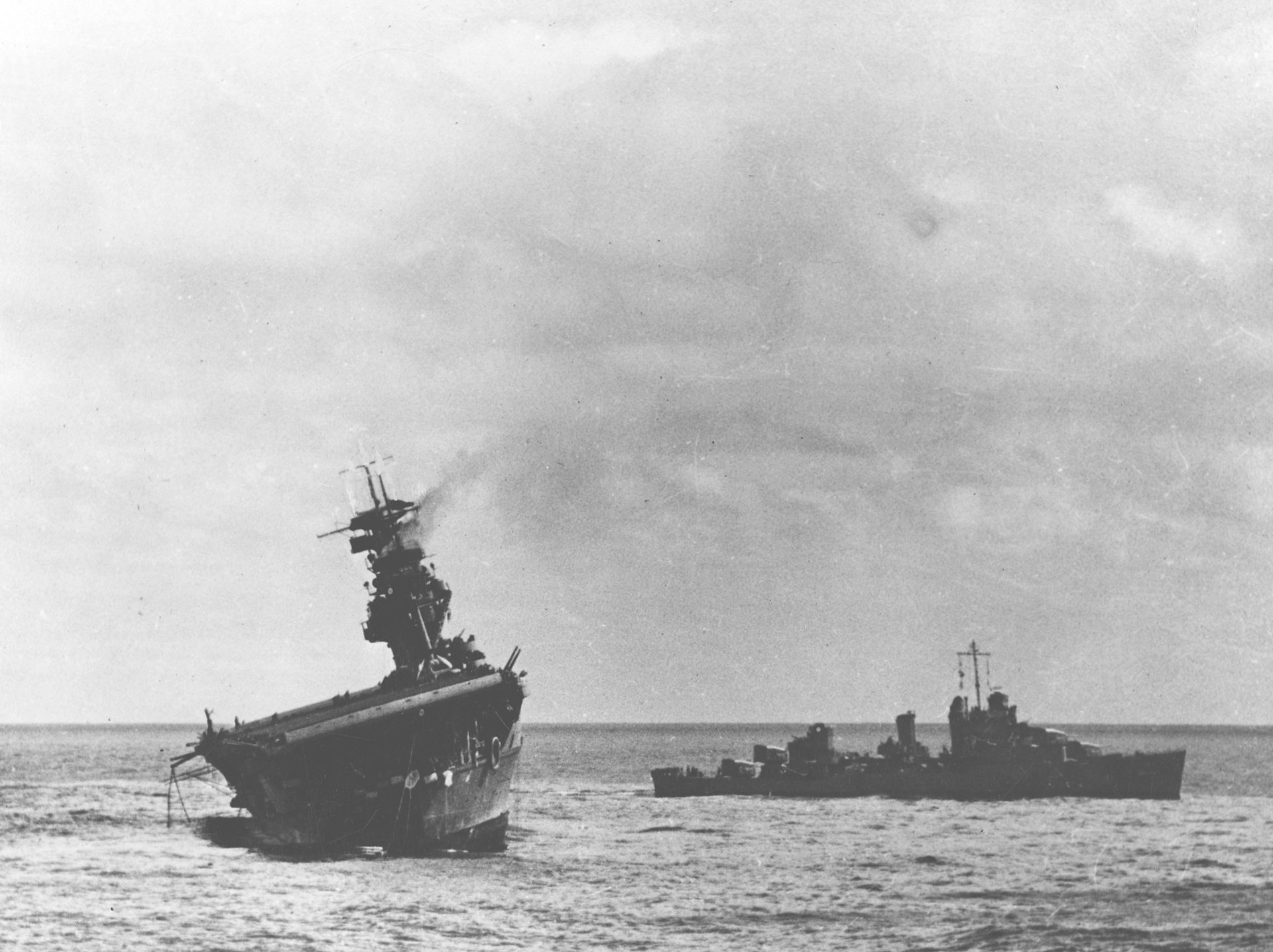 Sinking_of_the_USS_Yorktown_(CV-5)_01