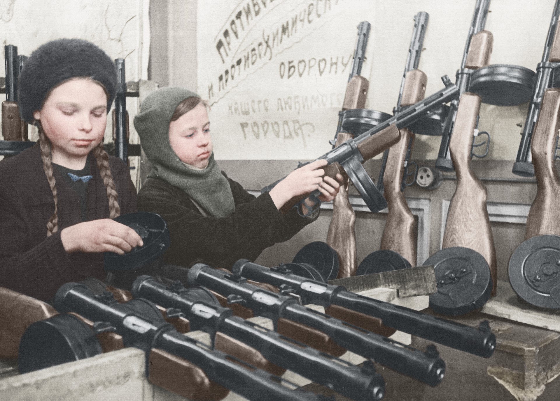Two_little_girls_assemble_submachine_guns_during_the_siege_of_Leningra
